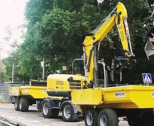 Hjulburen grävmaskin Wacker Neuson 9503 stulen i Segeltorp, Huddinge
